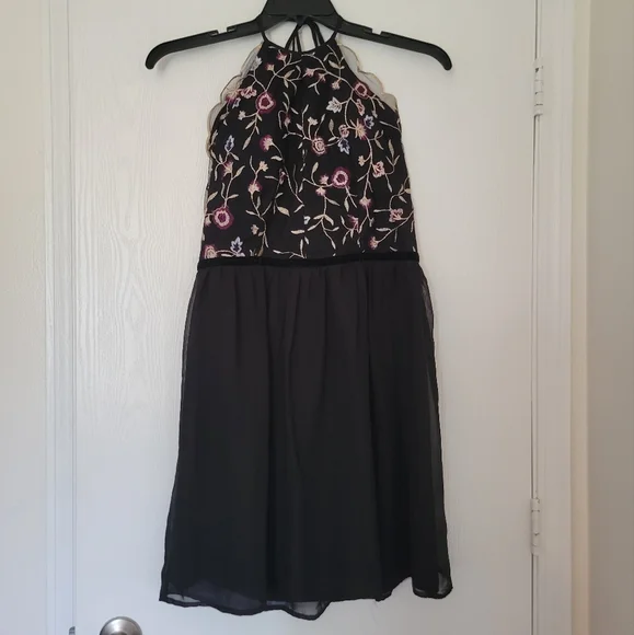 Francesca's floral halter dress - Picture 5 of 11